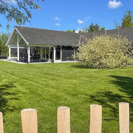 펜션 Cozy In Idestrup With Sauna Bøtø By